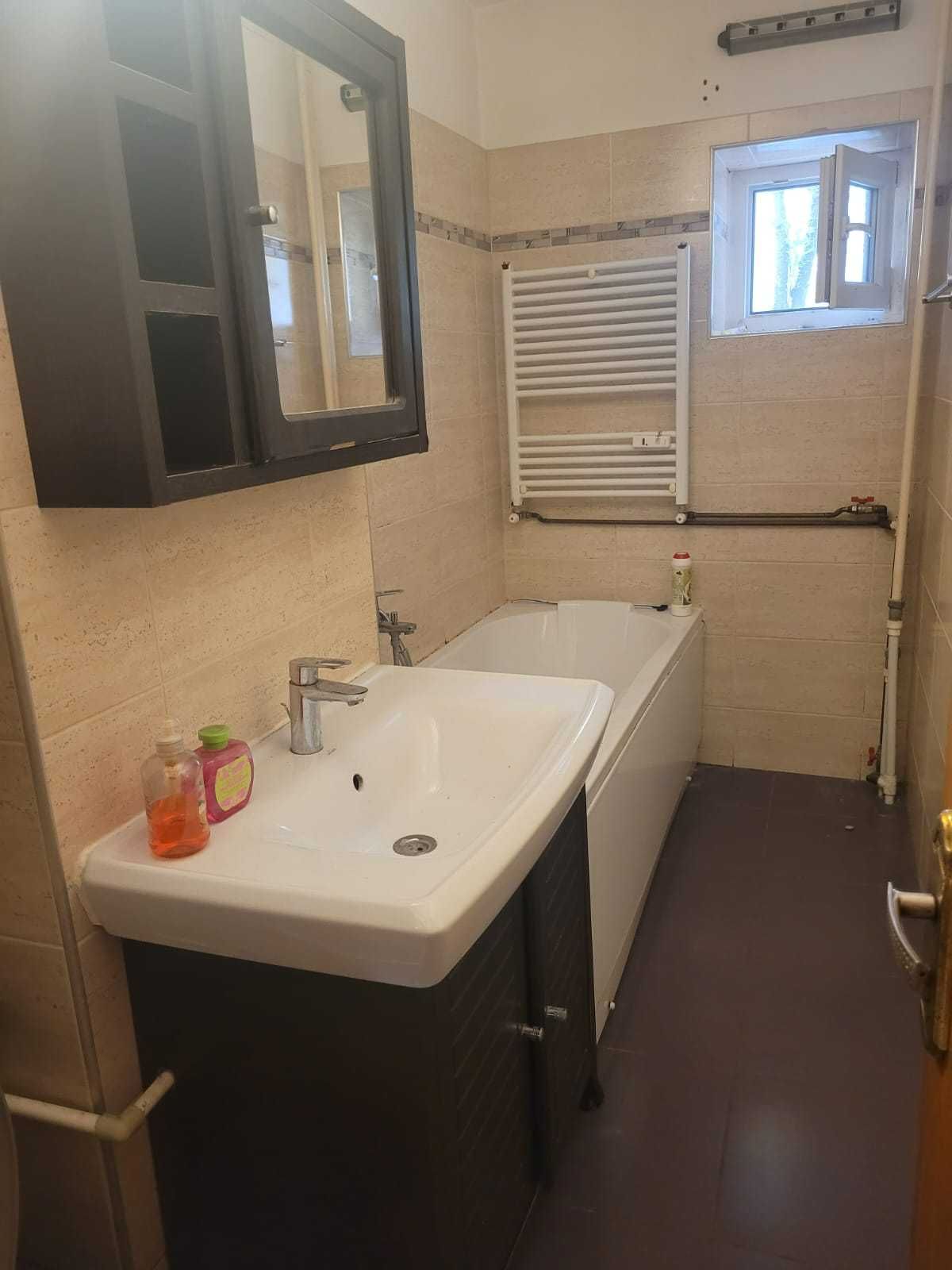 Apartament 3 camere(bloc reabilitat) Parc Sebastian - particular
