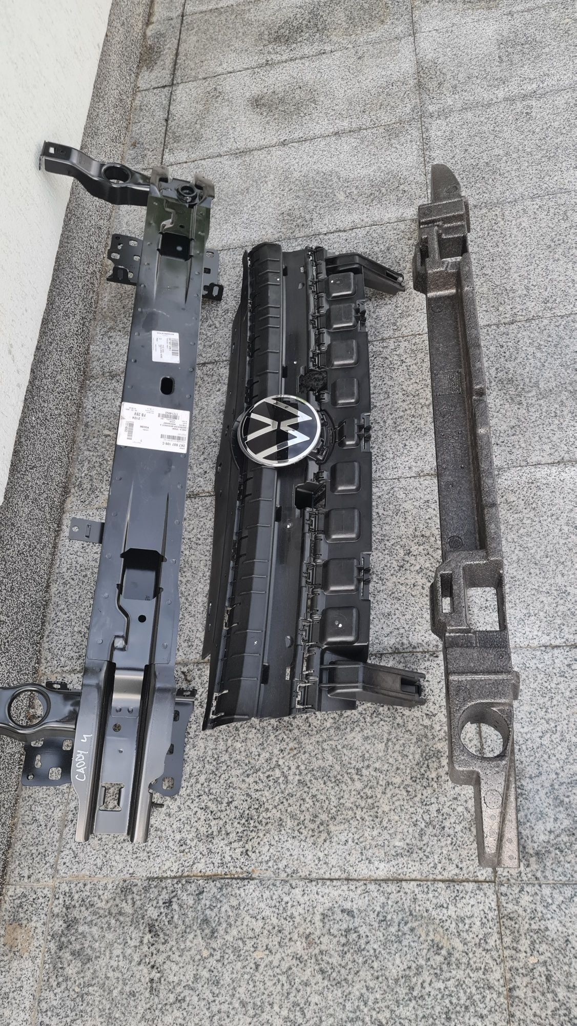 Armatura grila absorbant emblema grila radiator bara  VW Caddy 4 2k