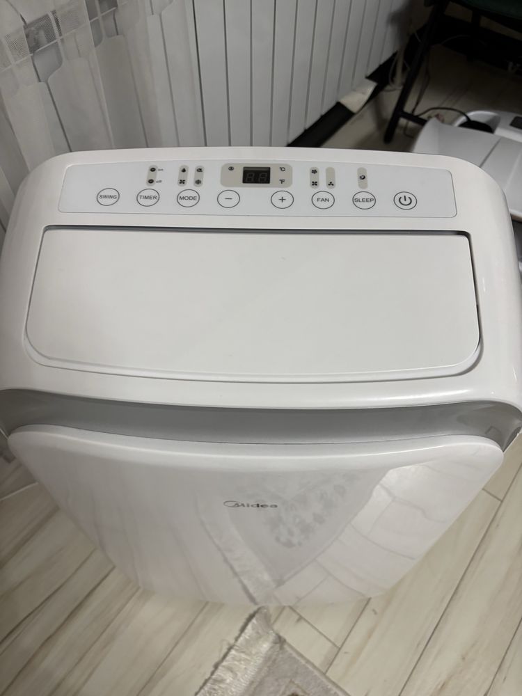 Продаю передвижной Кондиционер Midea MPPDB-12CRN7 белый
