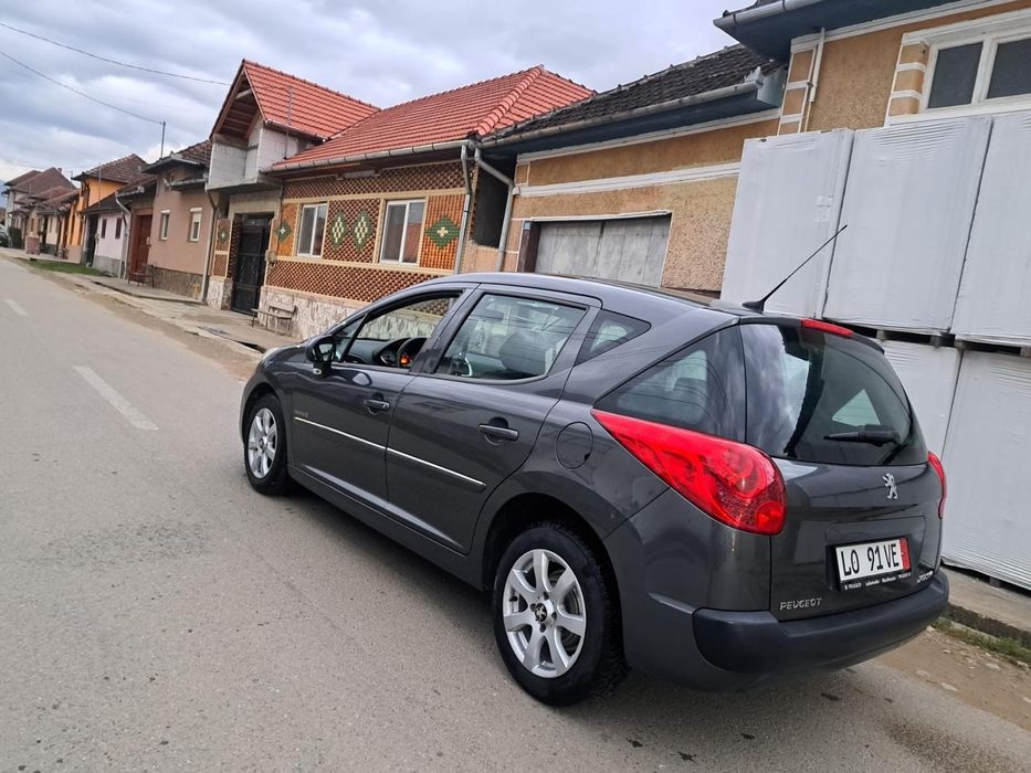 Vând/schimb Peugeot 207 SW an 2010 motor 1.4 benzină MPI PRET 3.590 €