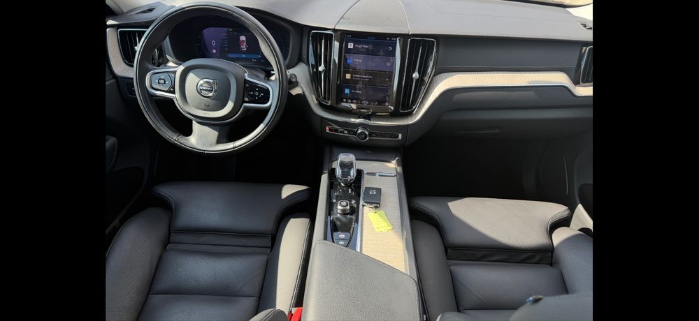 VOLVO XC 60 2022 2.0 197CP 4x4 Automat Camera Head up Ful Led Facelift