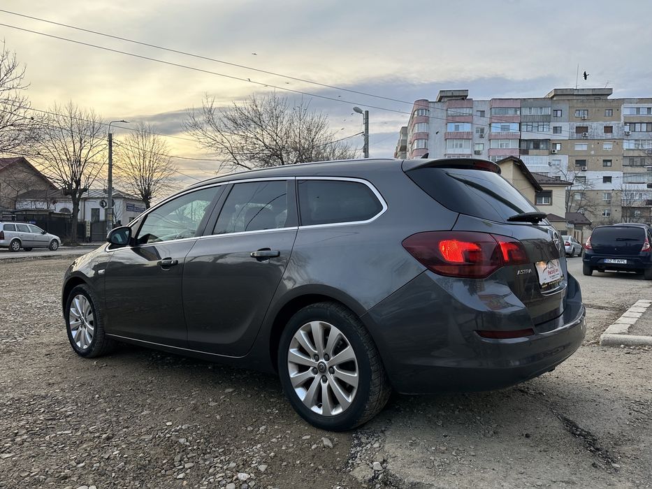 Opel Astra J An 2012 Piele Navi Mare BI-XENON Led PDC F+S Pilot