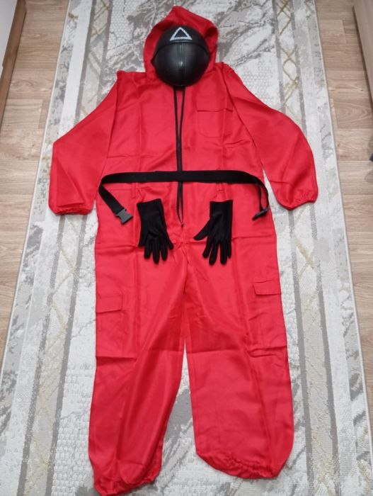 Продам костюм с маской.