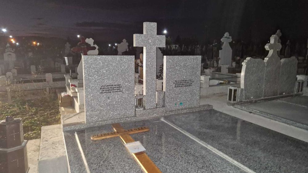 Monumente funerare din granit
