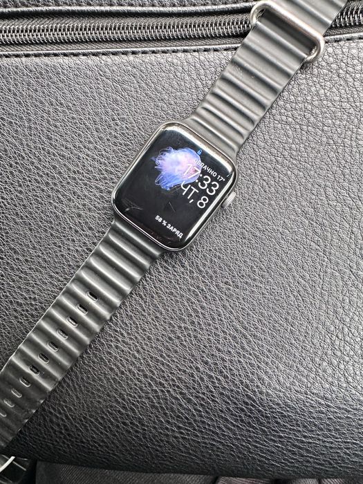 Продам Apple Watch SE 2020 Nike