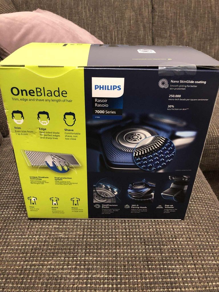 Машинка за бръснене Philips 7000