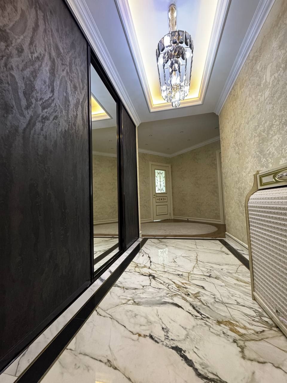 Аренда 4/7/8 Себзор Ж/К Golden House 140-кв.м 2 та санузел бор