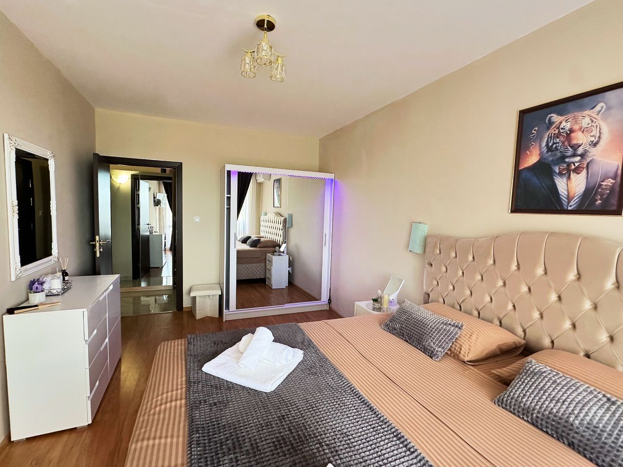 Дава се под наем Двустаен апартамент в Свети Влас - 70 кв.м за 485 € - Снимка #1