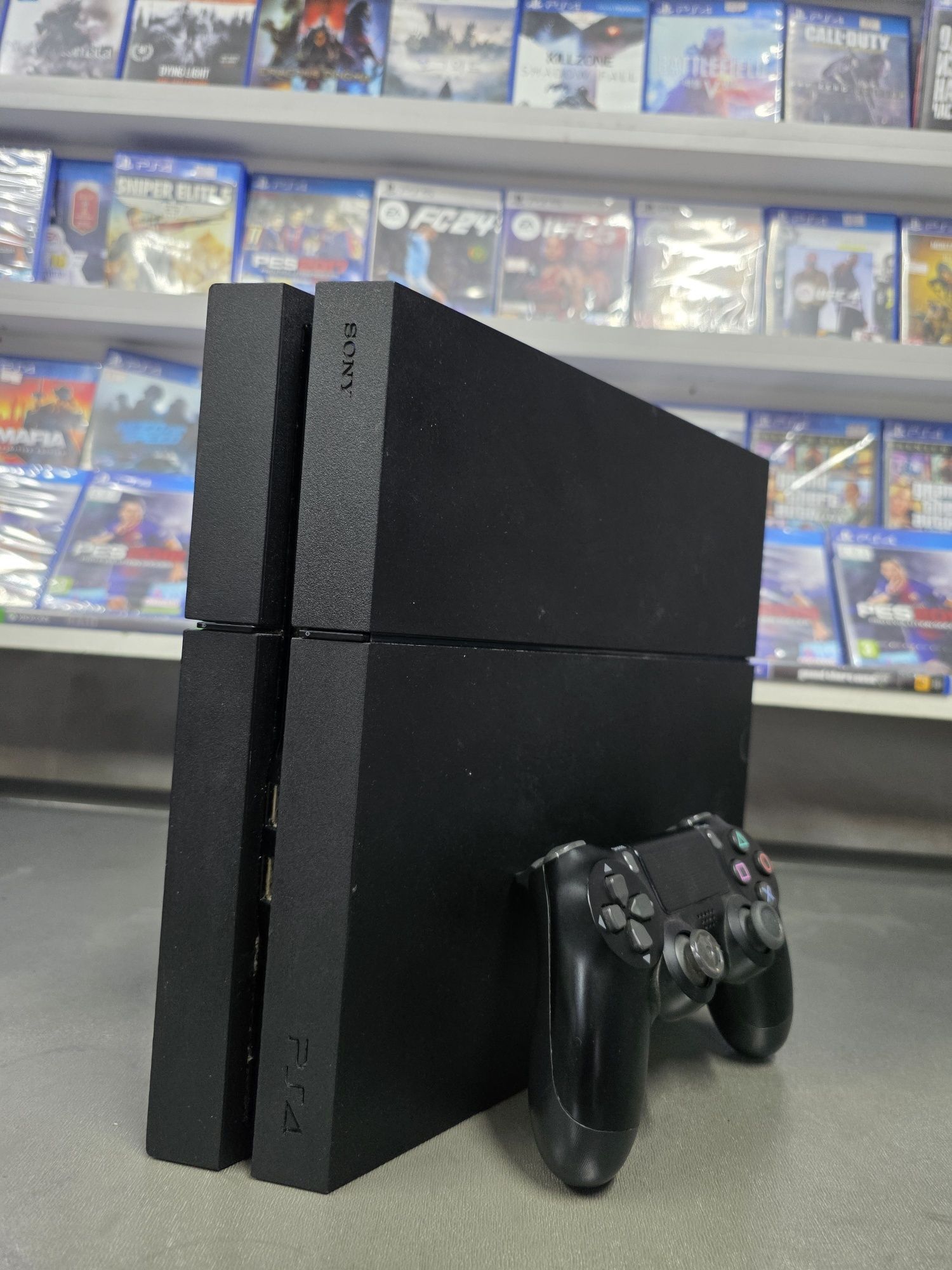 Продается игровой консол Sony Playstation 4
