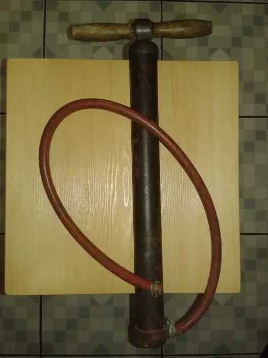 Pompa romaneasca metalica anii 60