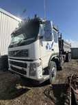 Volvo FM400 8x4 cu macara