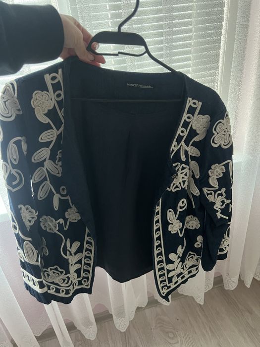 Синьо сако с орнаменти,размер С/М