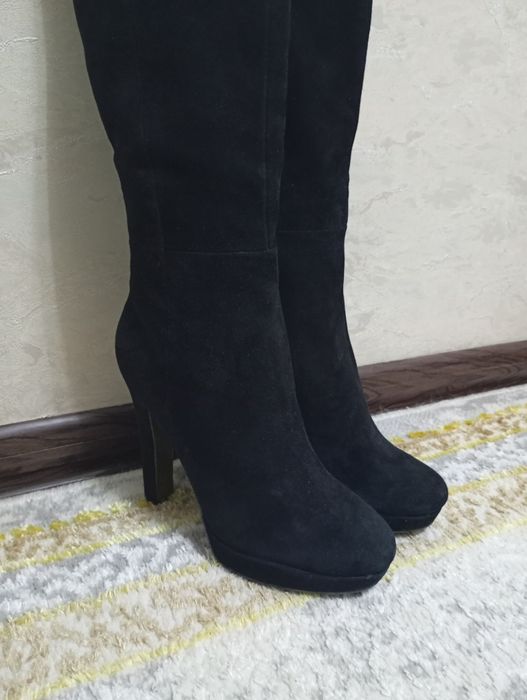 Новые замшевые сапоги размер 40