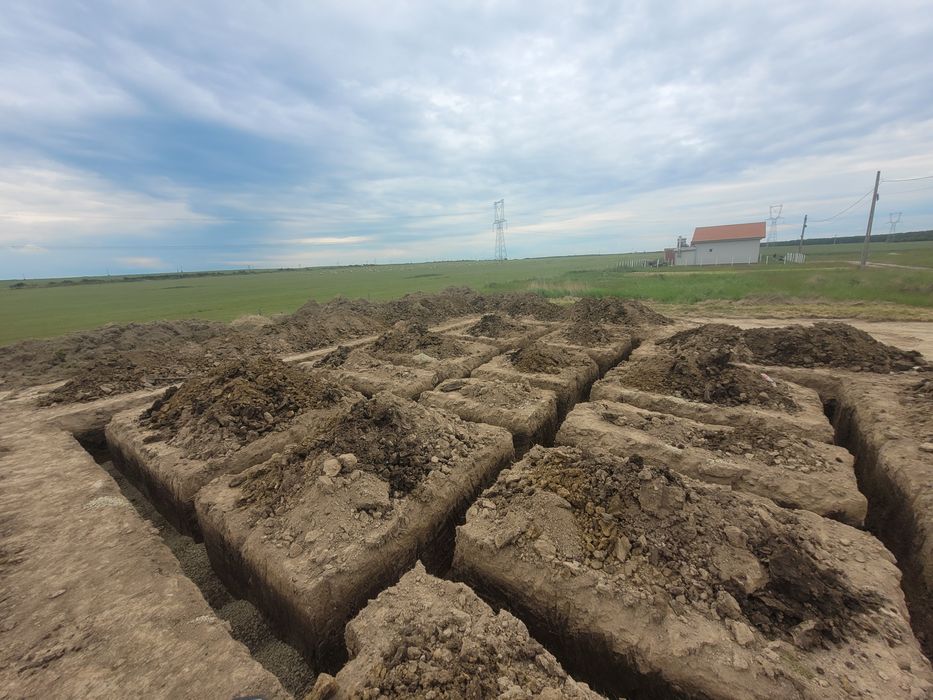 Închiriez buldo excavator executam lucrări Fundați fose demolări