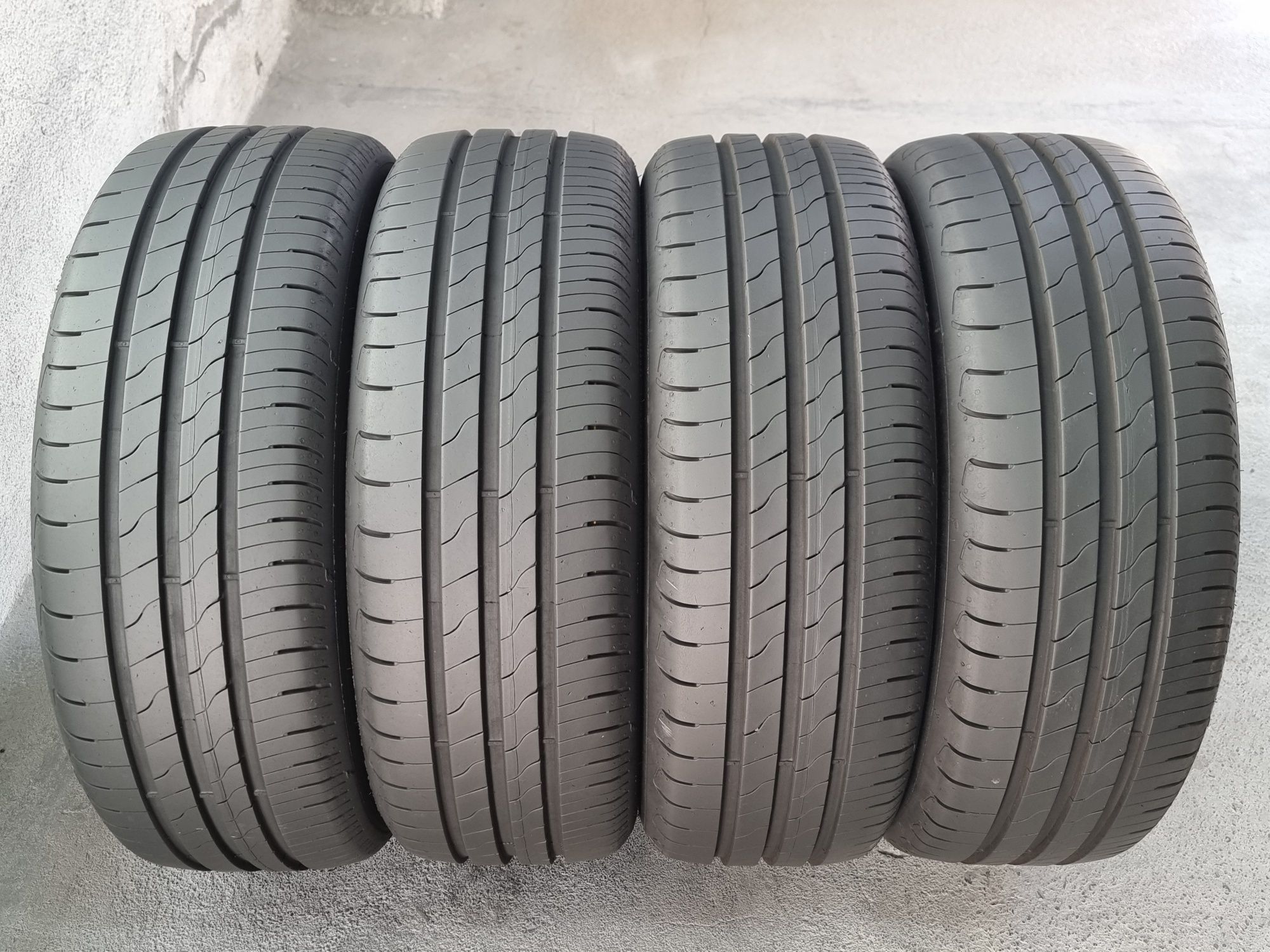 195/55/16 Goodyear 4Броя: 240лв 8мм