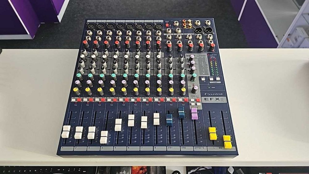 Аналоговый микшерный пульт Soundcraft EFX8