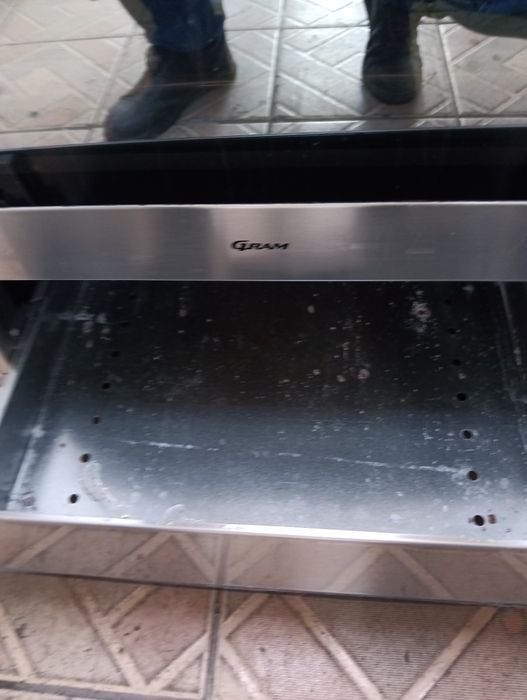 Иноксова свободно стояща печка с керамичен плот Gram 2 години гаранция