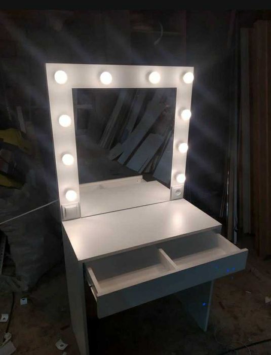 Продам новый туалетный, гримерный, будуарный столик с подсветкой