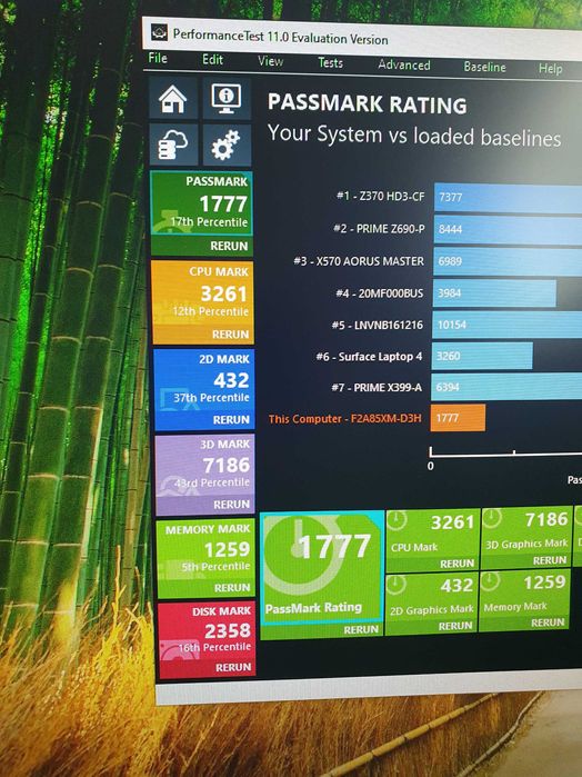 Геймърски компютър с 4 ядрен процесор видеокарта RX570 и монитор Dell