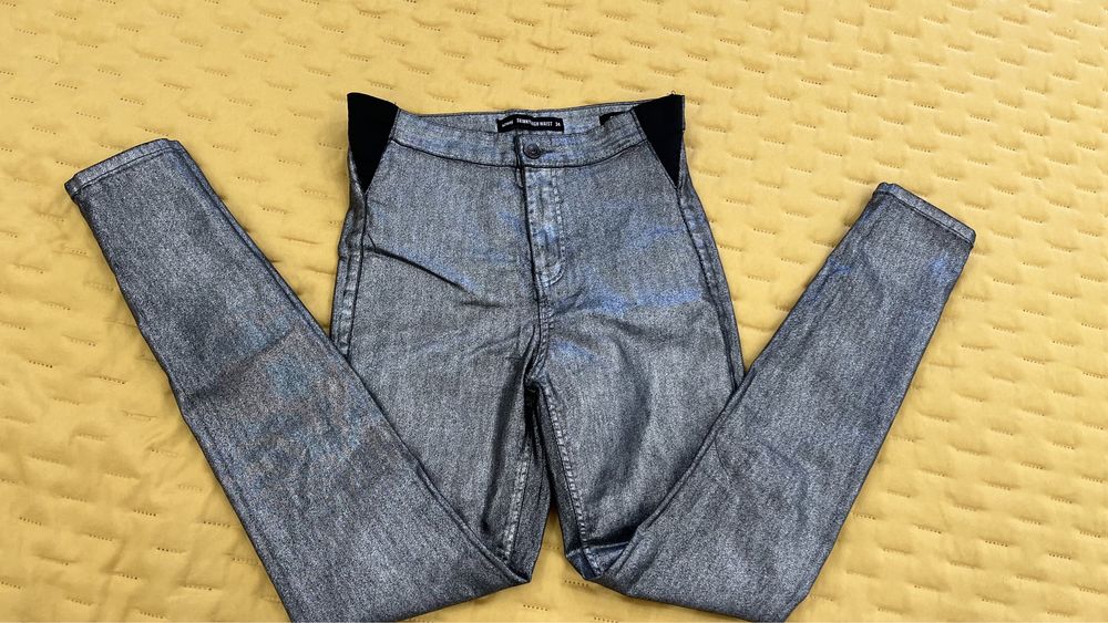 Дамски skinny панталон с металически ефект