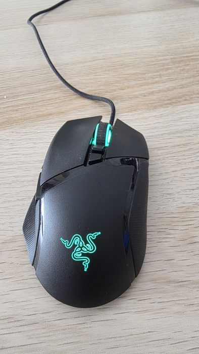 Vand mouse Razer Basilisk V2 cu fir + Mouse pad Razer cadou