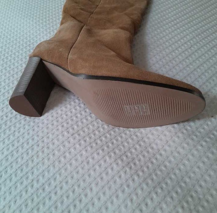 Елегантни дамски ботуши