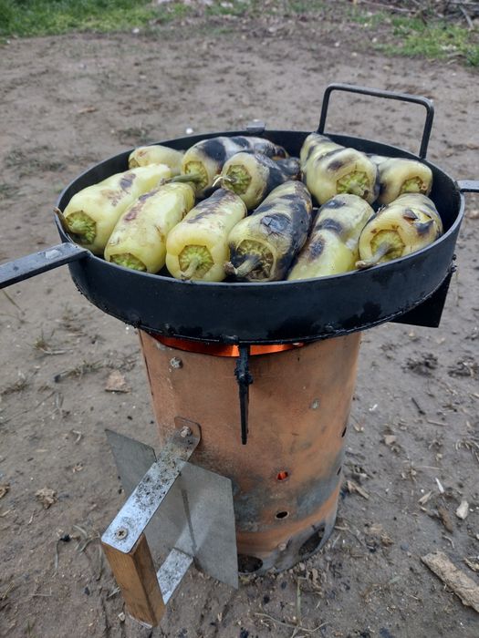 "Grătar" ultra-rapid. Set mini-soba rachetă plus tigaia smoker.