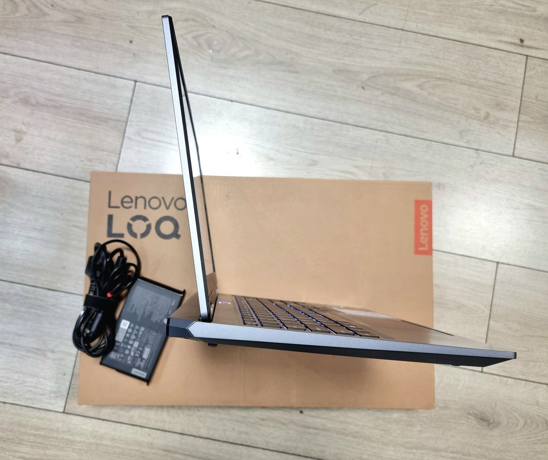 Amanet F28: Laptop Lenovo LOQ 15IAX9I