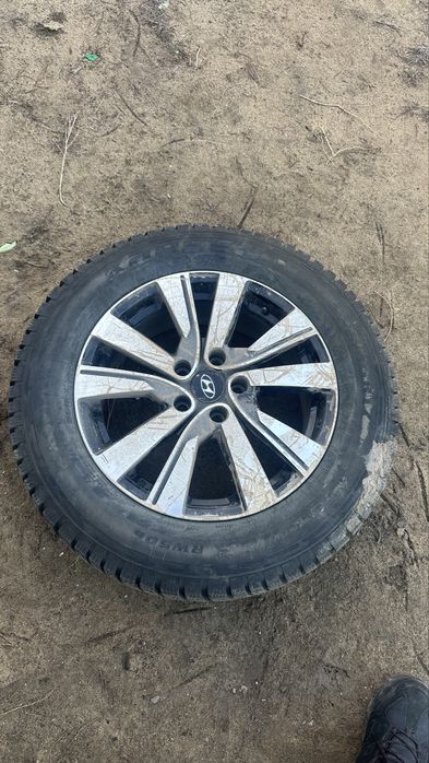 Продам зимнию шипованную резину в комплекте готовый