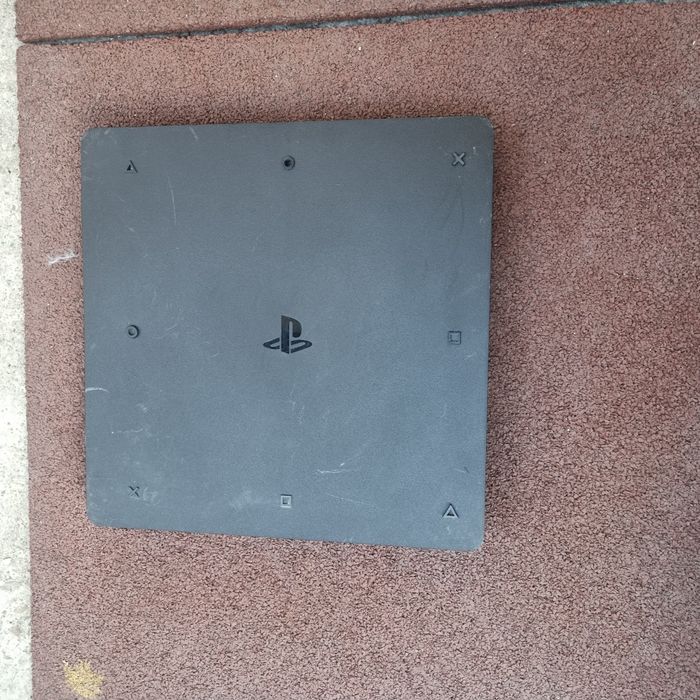 Consola Ps4 pentru piese