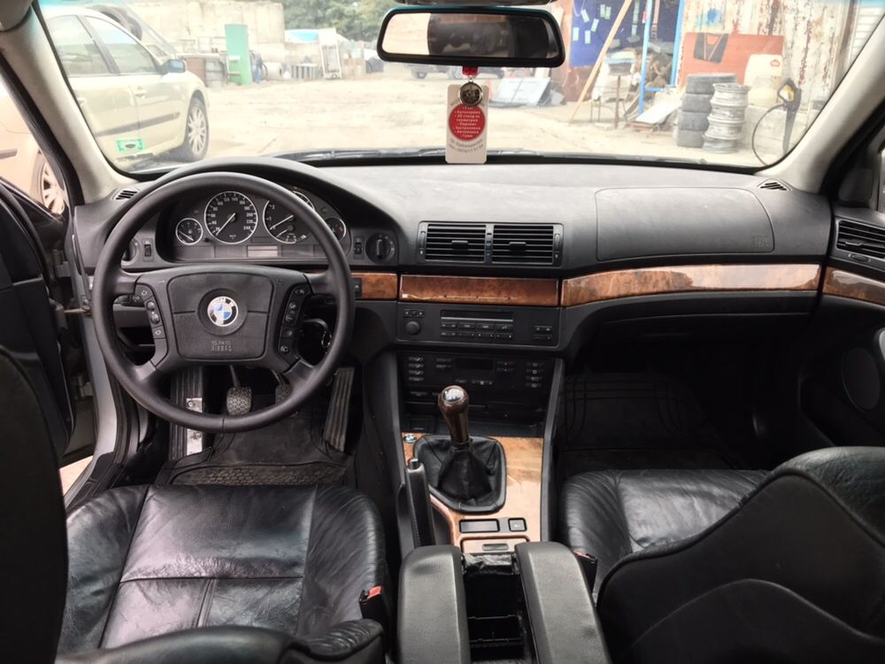 BMW e39 520i 1997 На Части