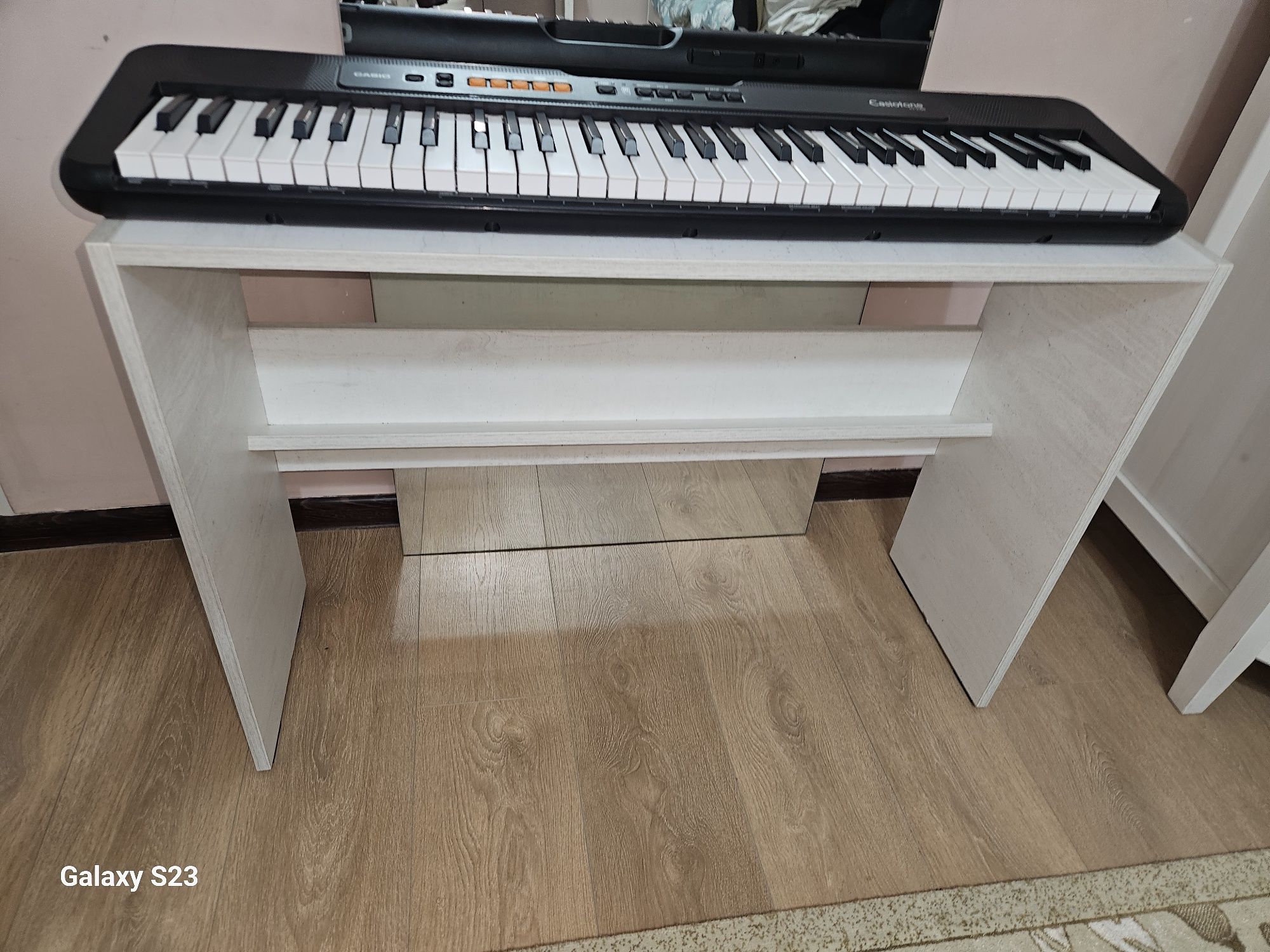 Синтезатор Casio CT-S100 новый C 7 AD Срочно продам.