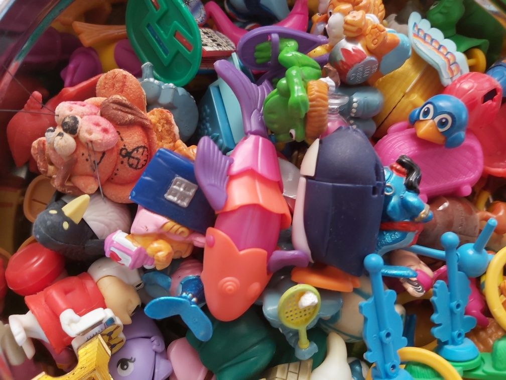Играчки от шоколадови яйца КиндерСюрприз - Kinder