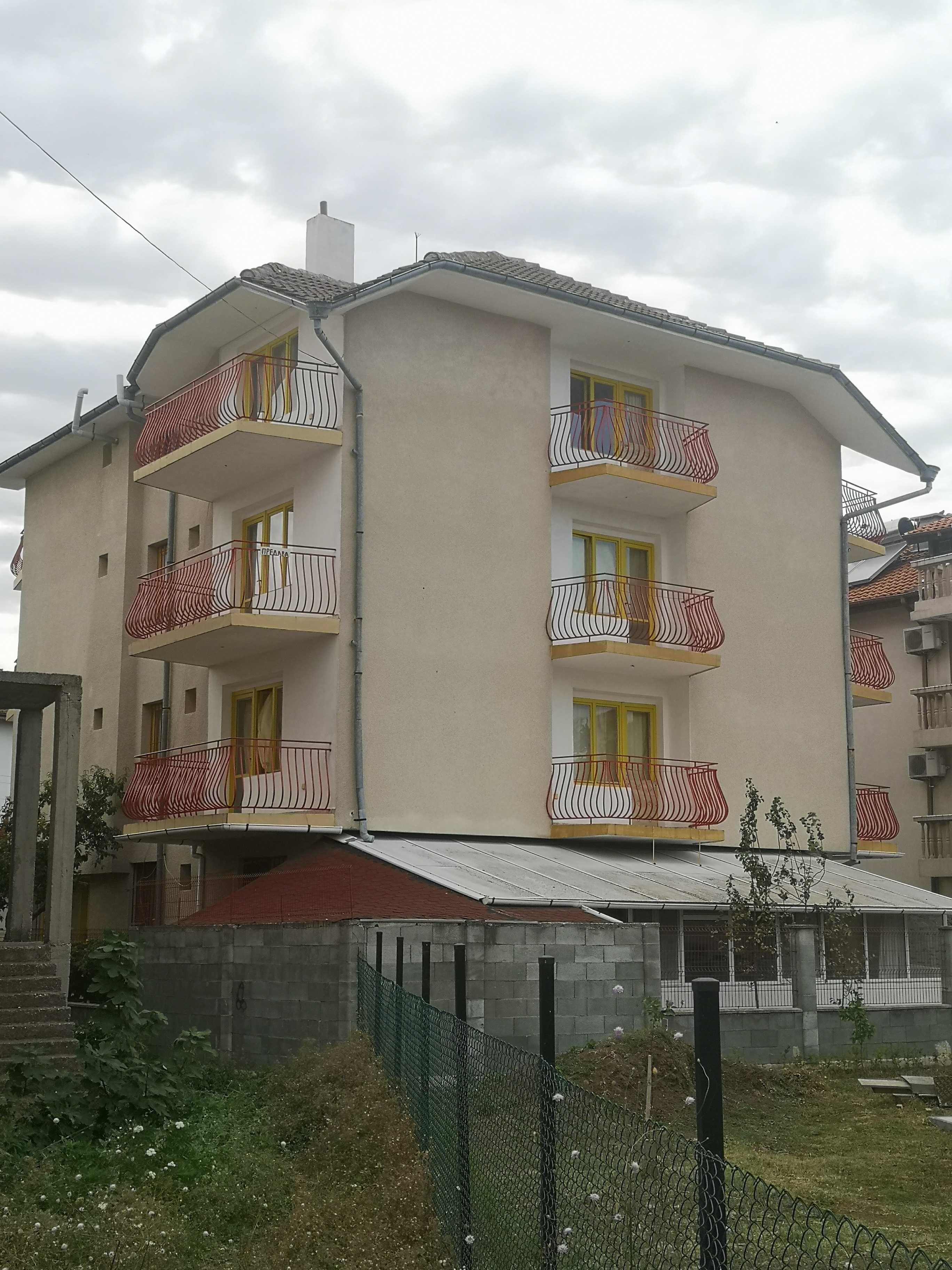 Четириетажна къща в град Черноморец