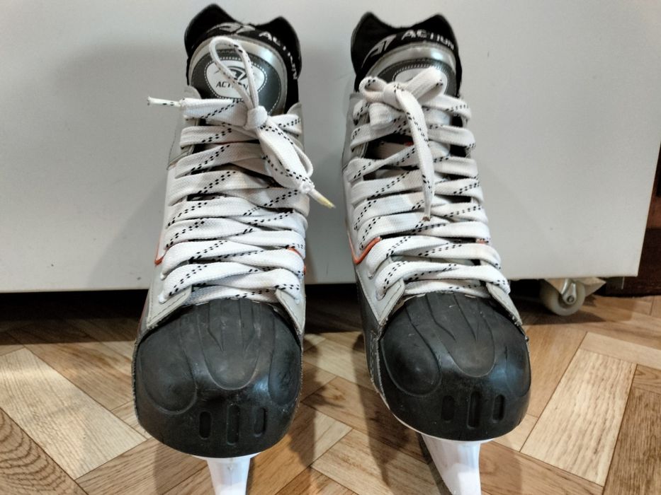 Хоккейные коньки