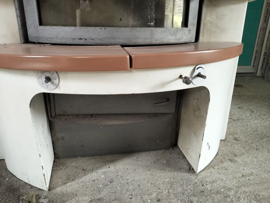 Vand semineu pe lemne