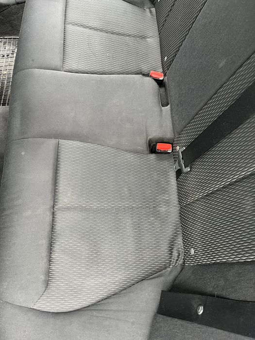 Curatare tapiterii auto la domiciliu