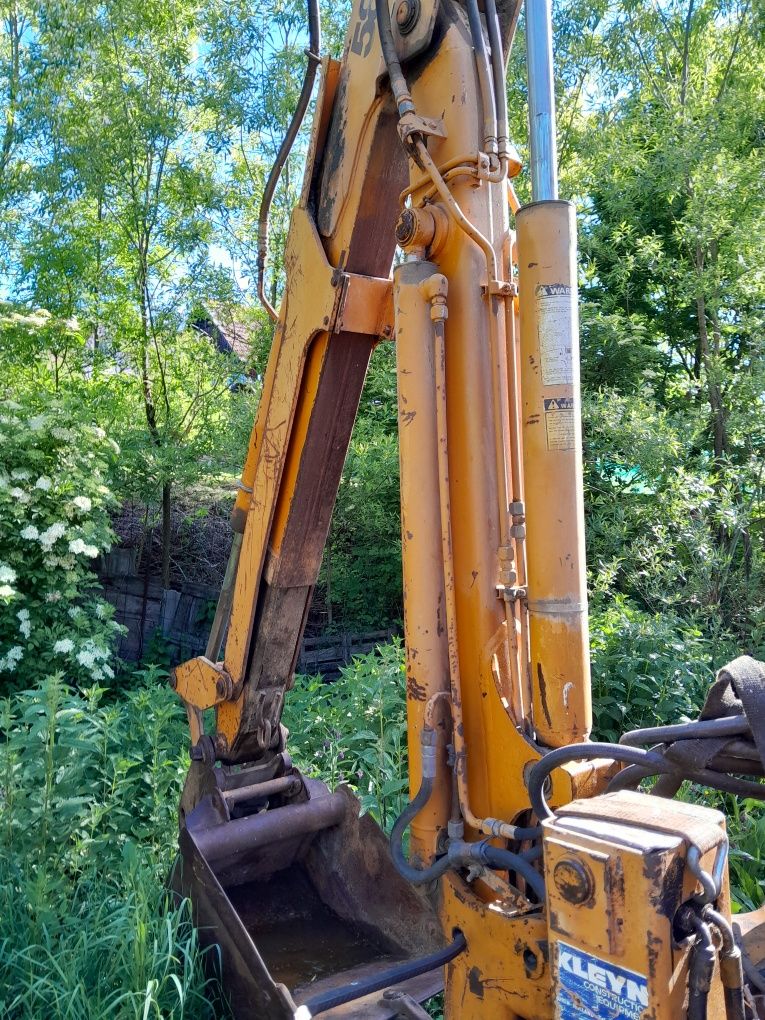 Dezmembrez buldoexcavator case 580 g