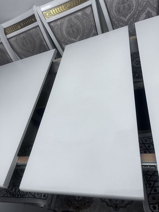 Стол со стульями