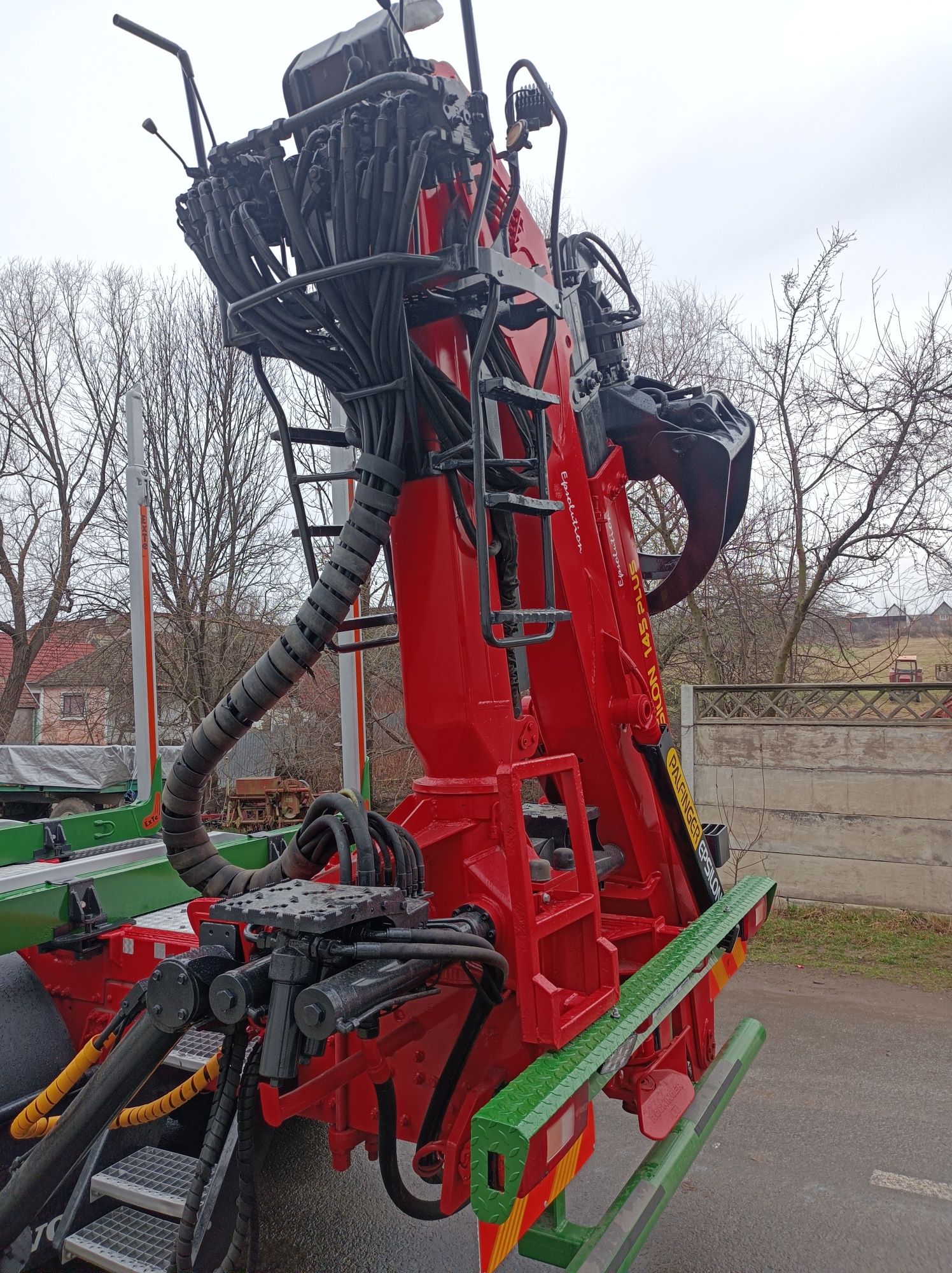 Camion forestier Volvo fh euro 5 schimb cu cap tractor