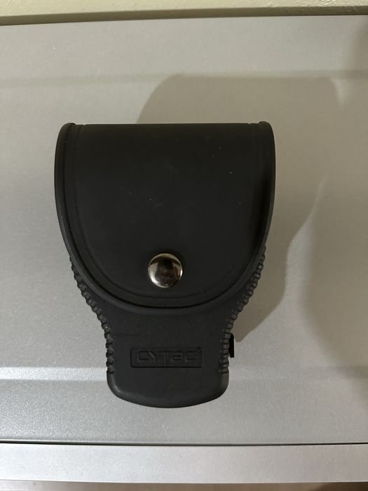 Кобури за пълнител и белезници