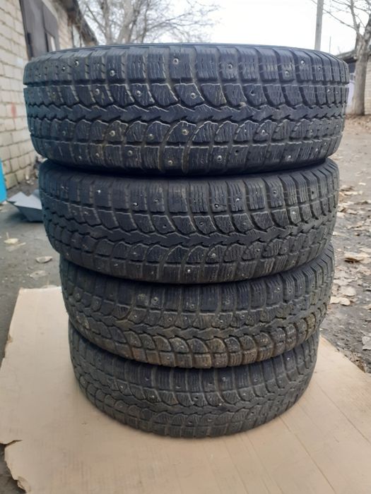 Продам шипованые шины 175.65.р14