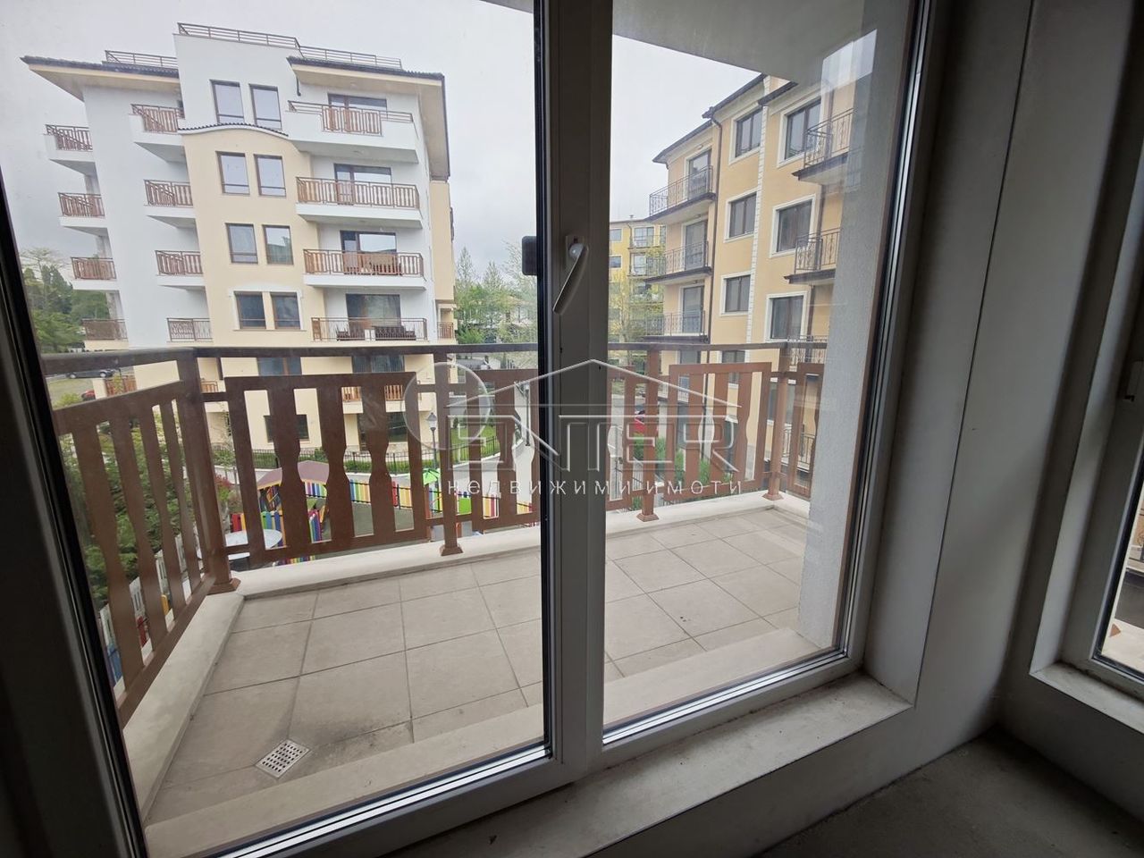 Продава се Двустаен апартамент в к.к. Св.Св. Константин и Елена - 67 кв.м за 1922 €/кв.м - Снимка #1
