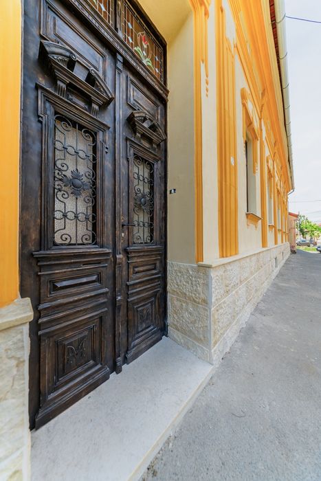 Vand sau schimb.Bijuterie arhitecturala ultracentral