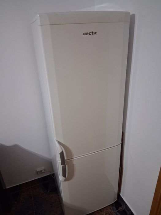 Vând combina frigorifica Arctic