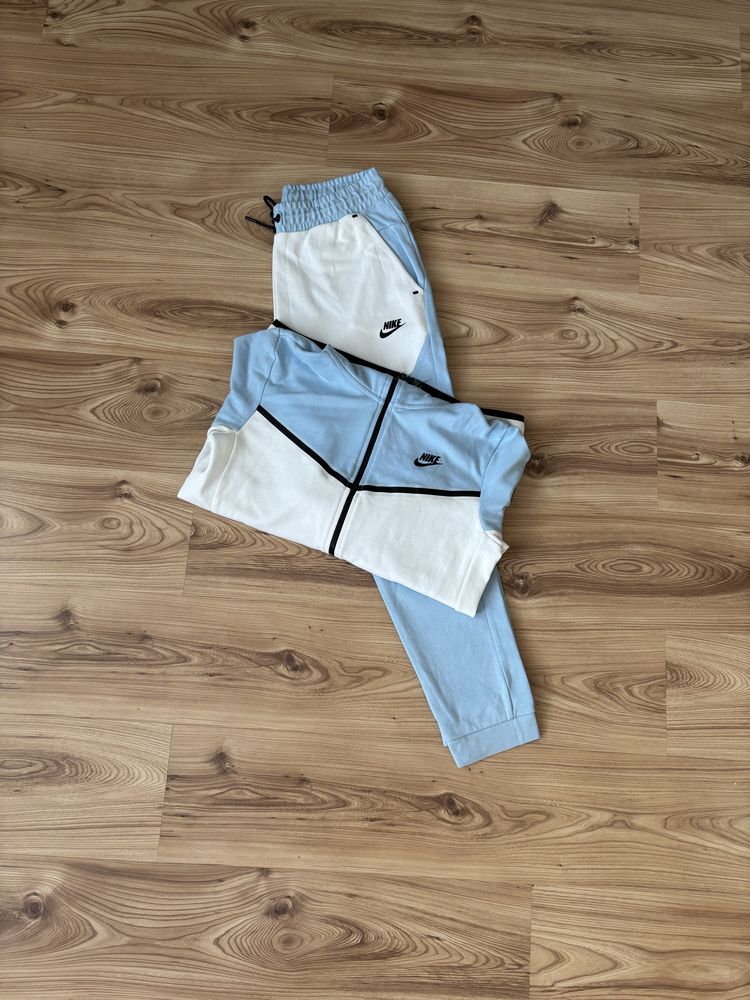 Nike Tech Fleece Baby Blue