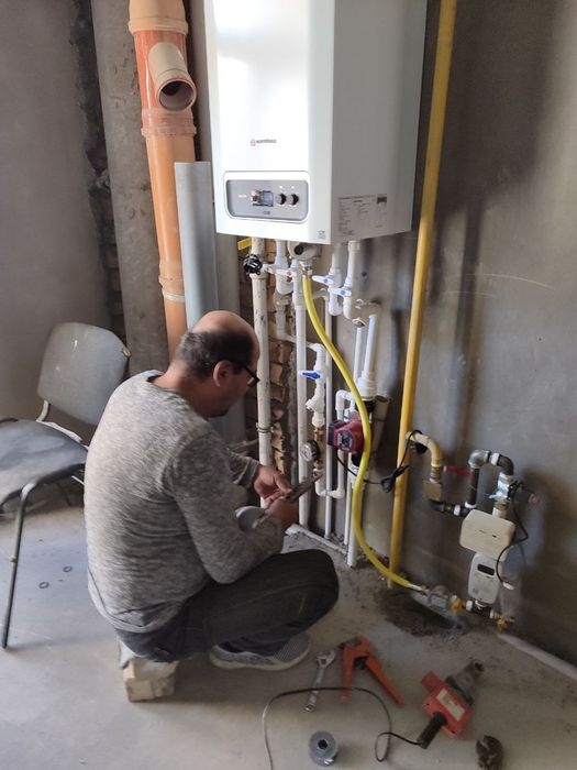 Сантехник вес спектр услуг.Монтаж холодный и горячий вода.Отопление,