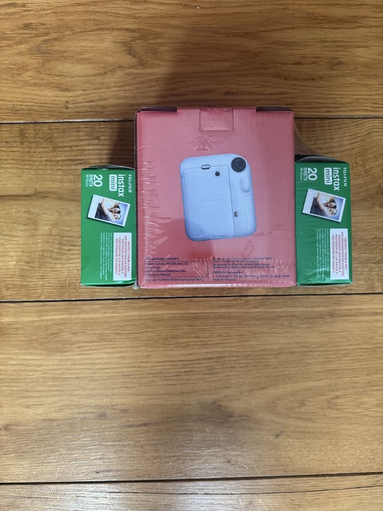 Instax 12 mini чисто нов