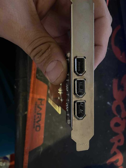 Placă PCI FireWire IEEE1394 cu 4 si Belkin FireWire cu 6 porturi