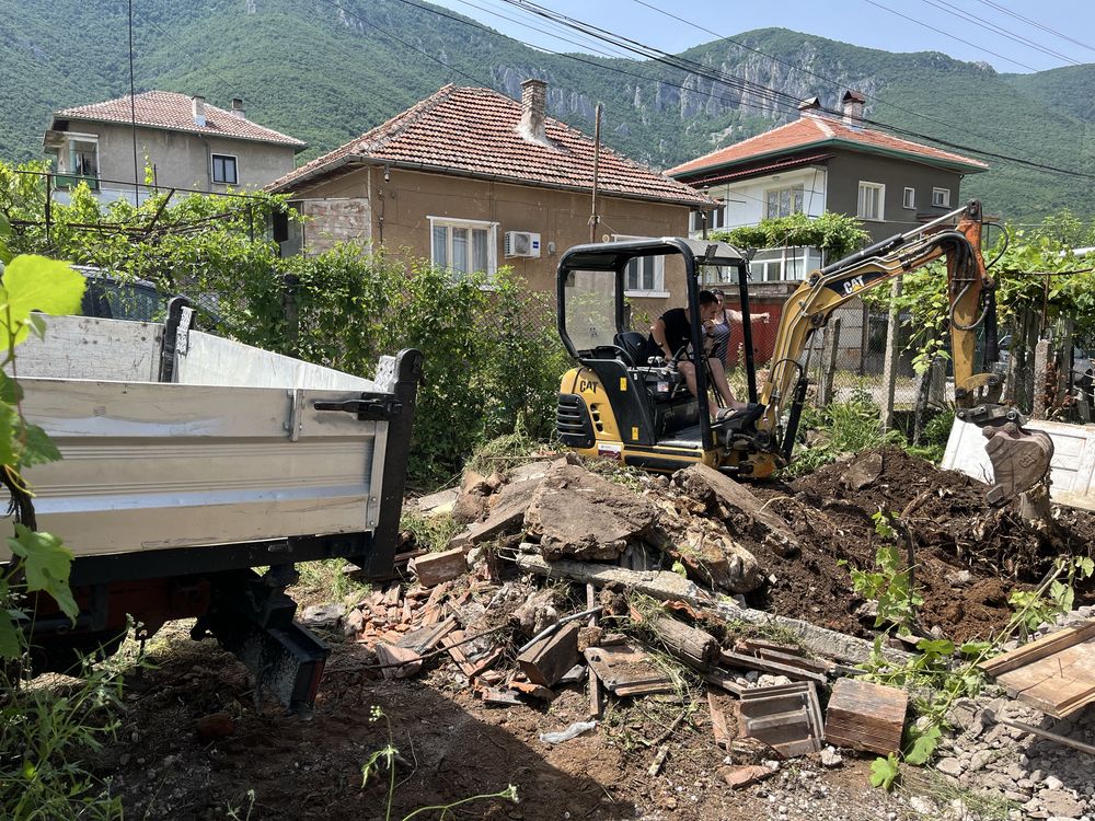 Почистване на дворове изкореняване на дървета